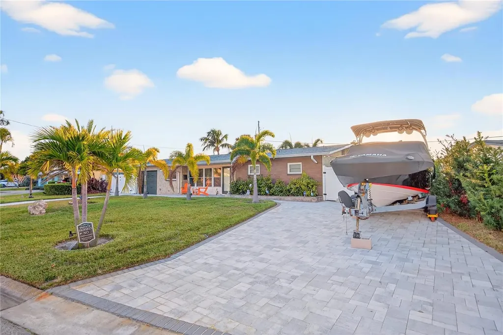 5235 40 Street S St Petersburg FL 33711