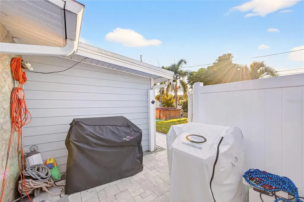 5235 40 Street S St Petersburg FL 33711