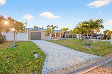 5235 40 Street S St Petersburg FL 33711