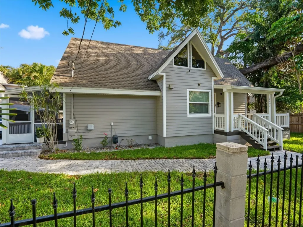 2607 W Wyoming Avenue Tampa FL 33611