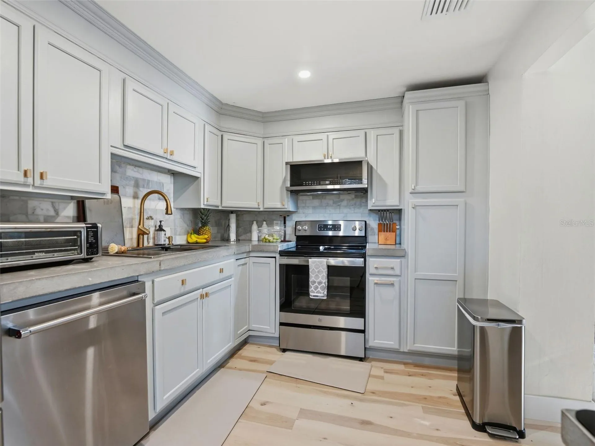 2607 W Wyoming Avenue Tampa FL 33611