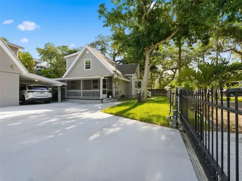 2607 W Wyoming Avenue Tampa FL 33611
