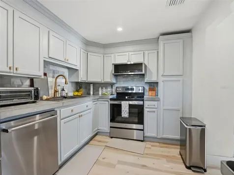 2607 W Wyoming Avenue Tampa FL 33611