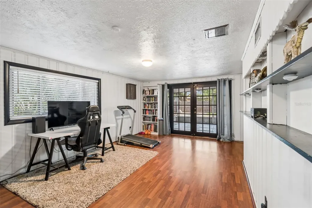 4437 W Bay Avenue Tampa FL 33616