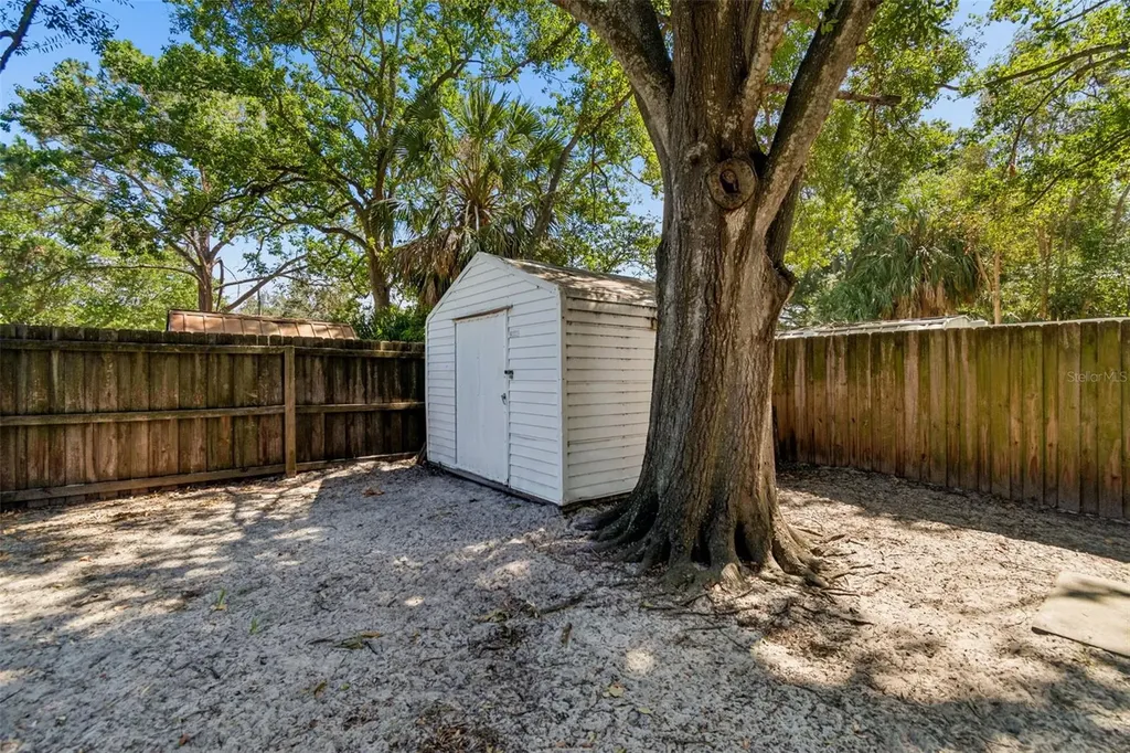 4437 W Bay Avenue Tampa FL 33616
