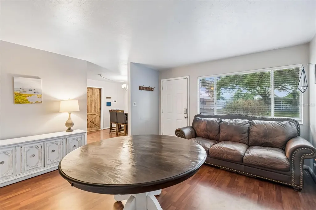 4437 W Bay Avenue Tampa FL 33616
