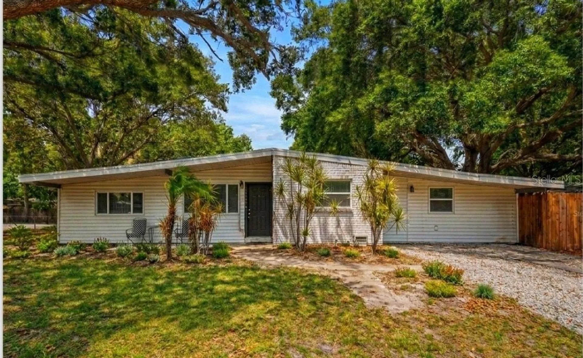 4437 W Bay Avenue Tampa FL 33616