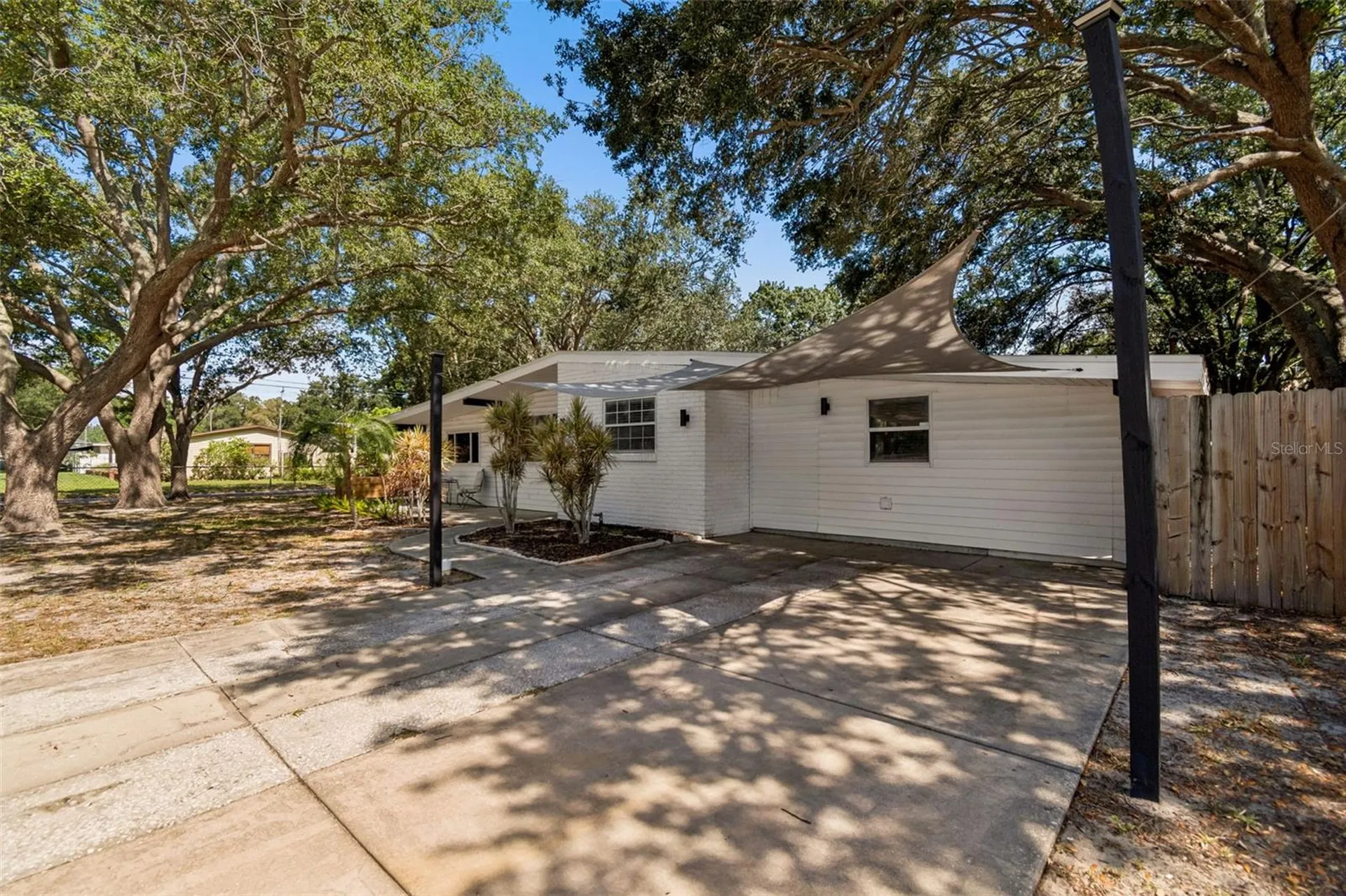 4437 W Bay Avenue Tampa FL 33616
