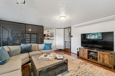 4437 W Bay Avenue Tampa FL 33616