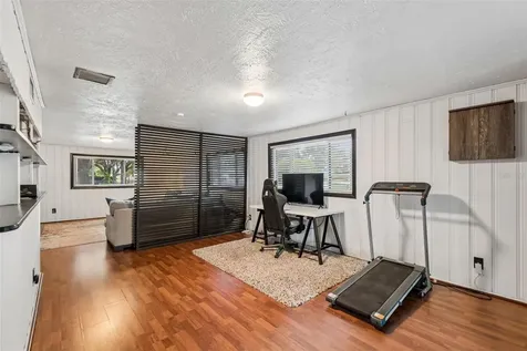 4437 W Bay Avenue Tampa FL 33616
