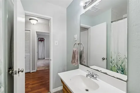 4437 W Bay Avenue Tampa FL 33616