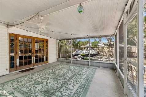 4437 W Bay Avenue Tampa FL 33616