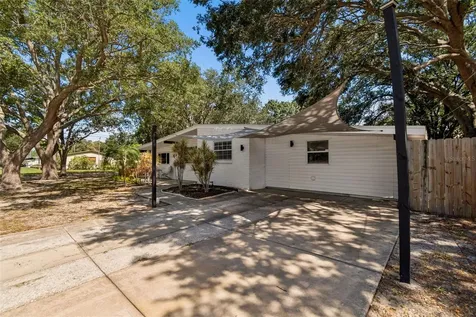 4437 W Bay Avenue Tampa FL 33616