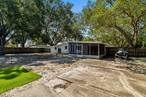 4437 W Bay Avenue Tampa FL 33616