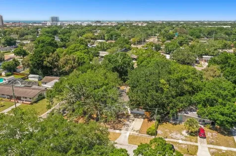 4437 W Bay Avenue Tampa FL 33616