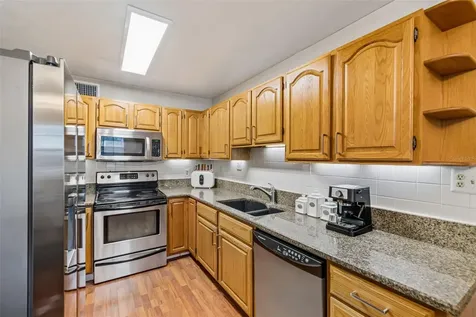4437 W Bay Avenue Tampa FL 33616