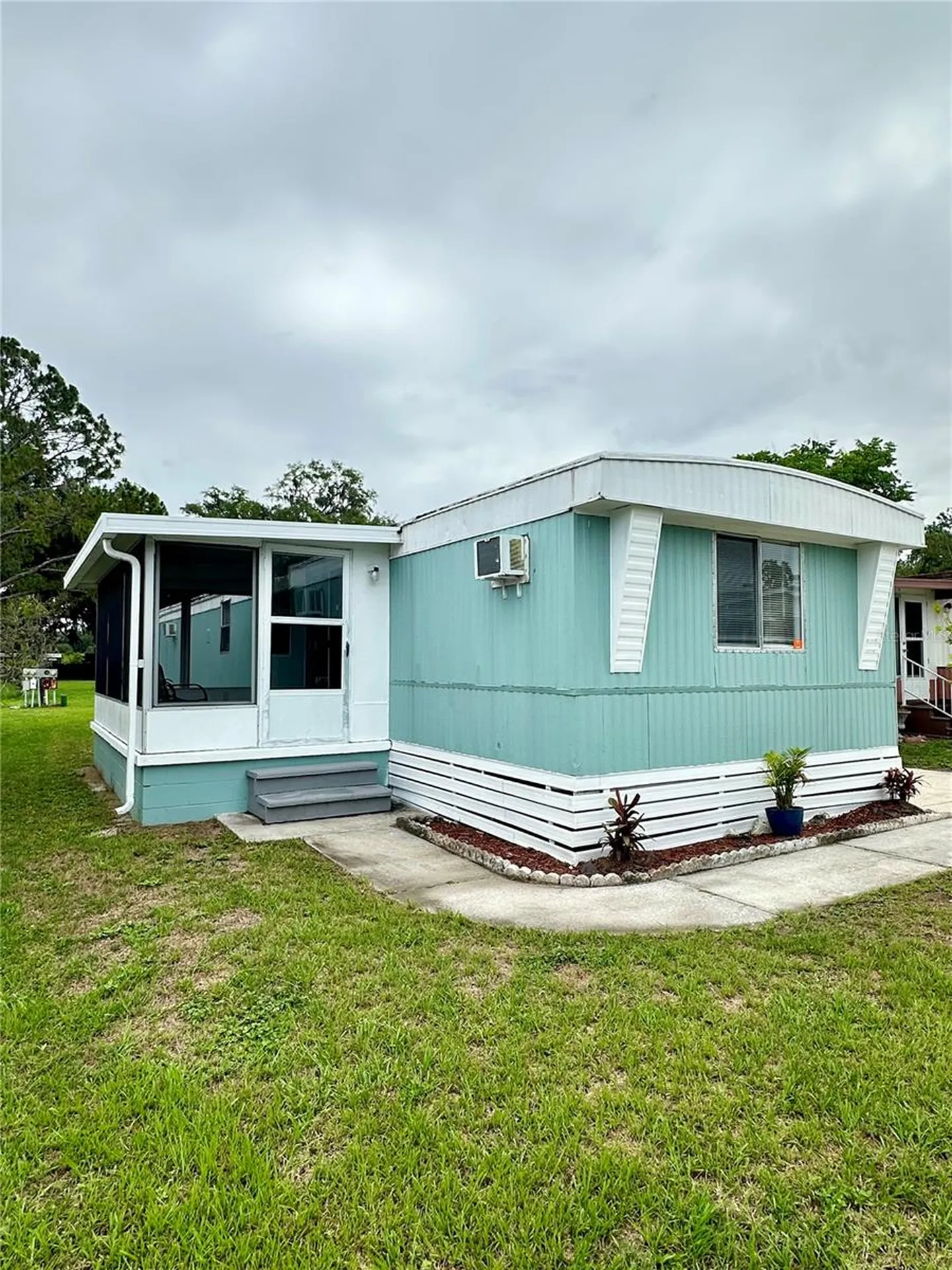 818 Michigan Street Wildwood FL 34785