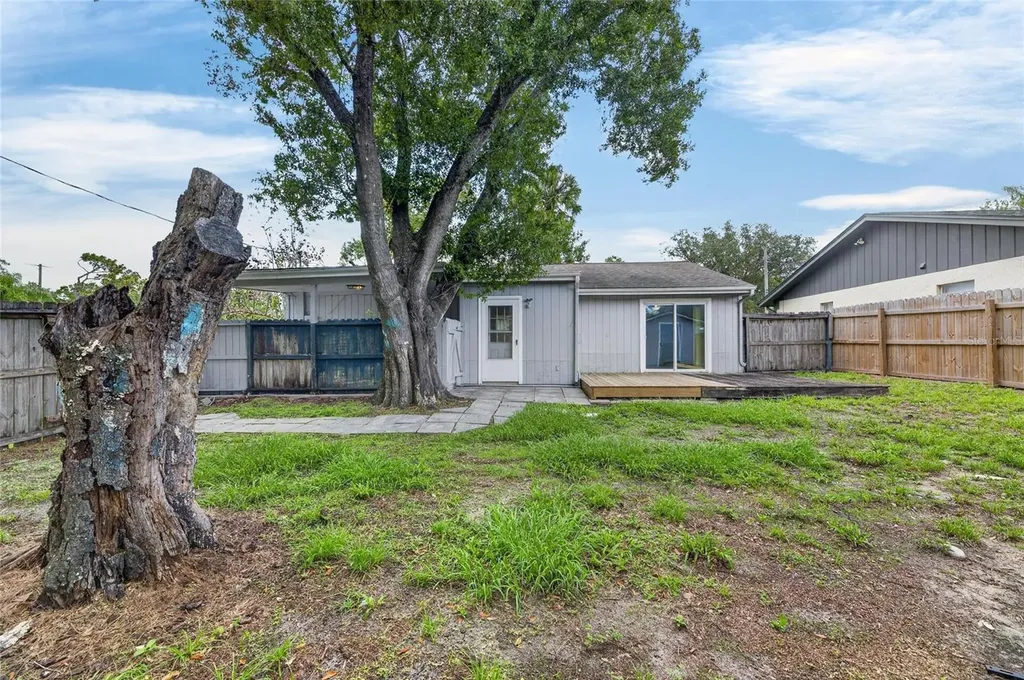 5001 Whiteway Drive Tampa FL 33617