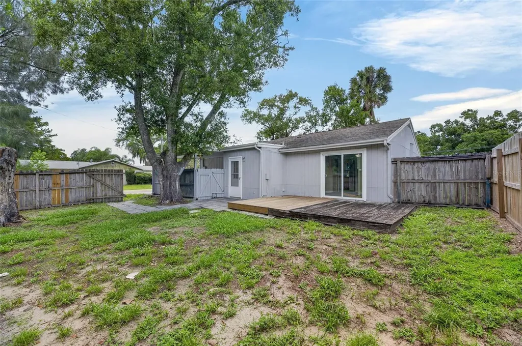 5001 Whiteway Drive Tampa FL 33617