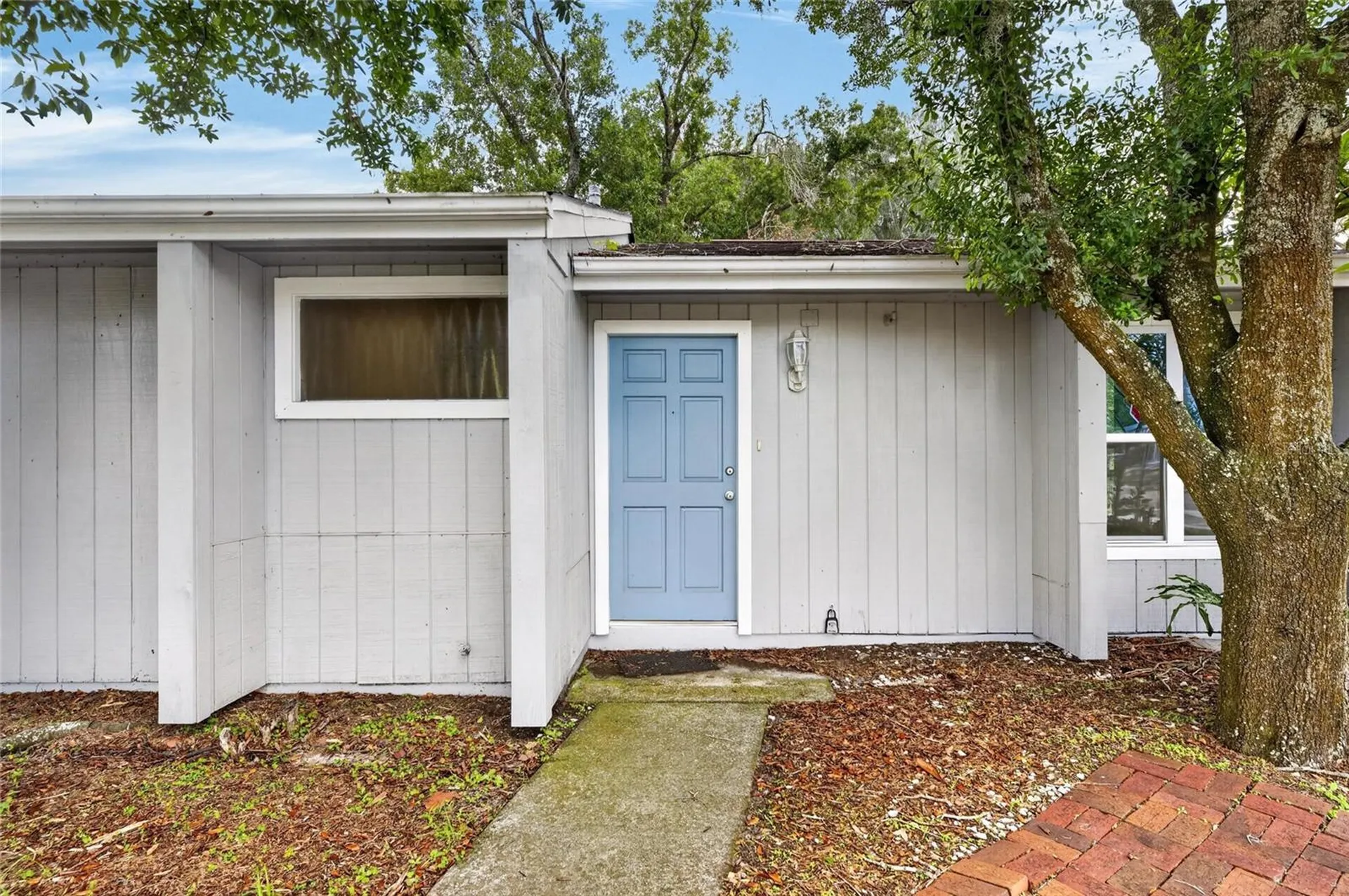 5001 Whiteway Drive Tampa FL 33617