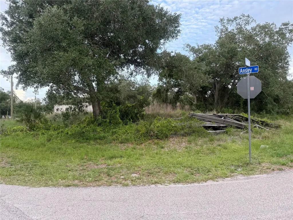 1808 Capitol Street North Port FL 34288