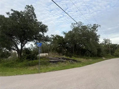 1808 Capitol Street North Port FL 34288