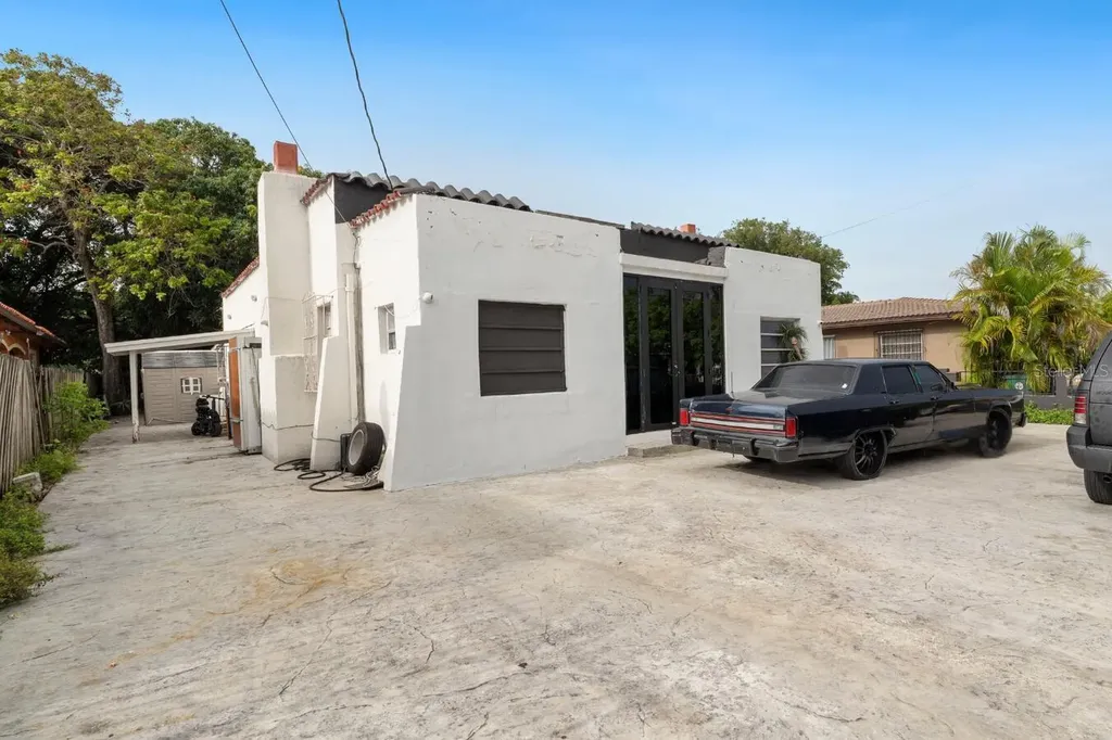 1829 5th Miami FL 33125