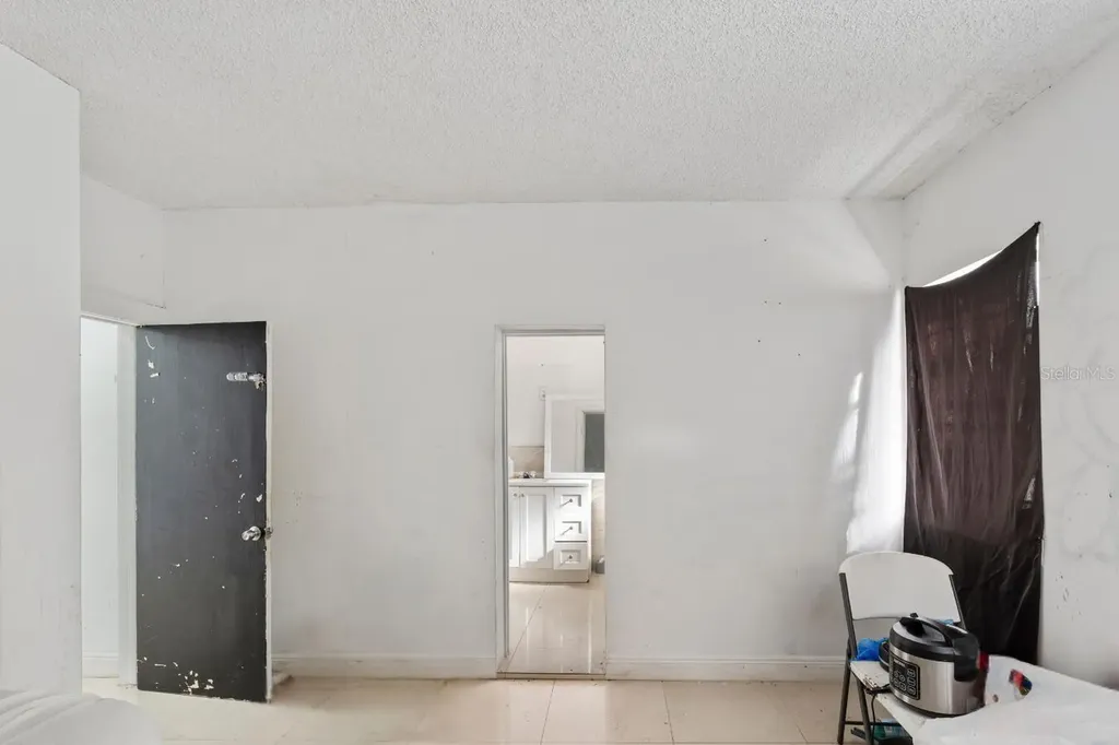 1829 5th Miami FL 33125