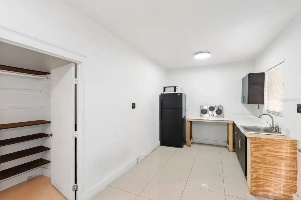 1829 5th Miami FL 33125
