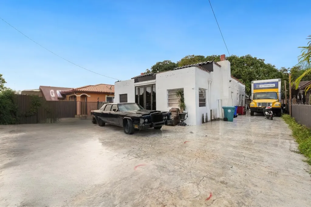 1829 5th Miami FL 33125
