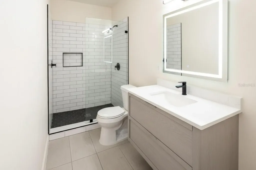 1829 5th Miami FL 33125