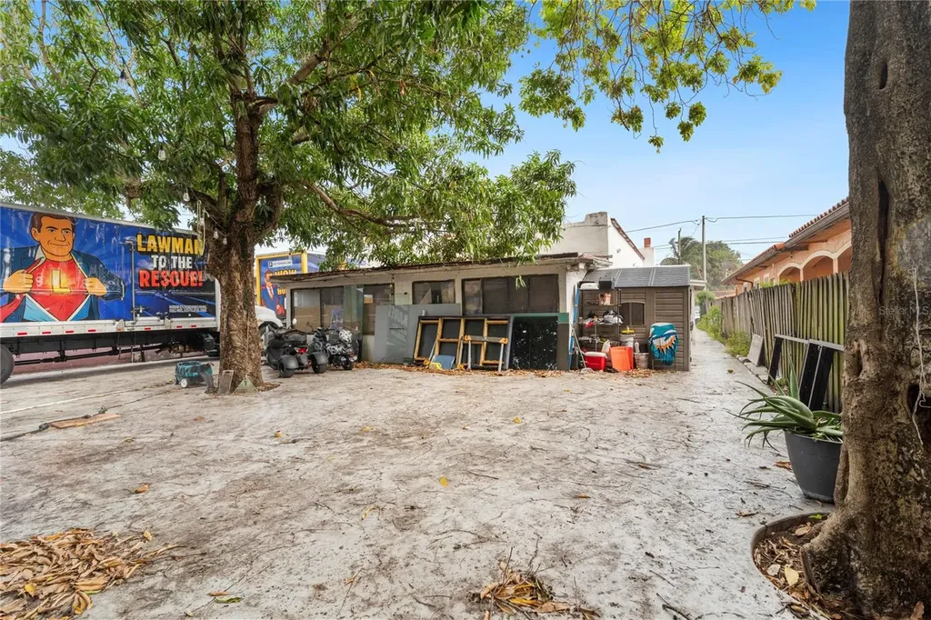 1829 5th Miami FL 33125