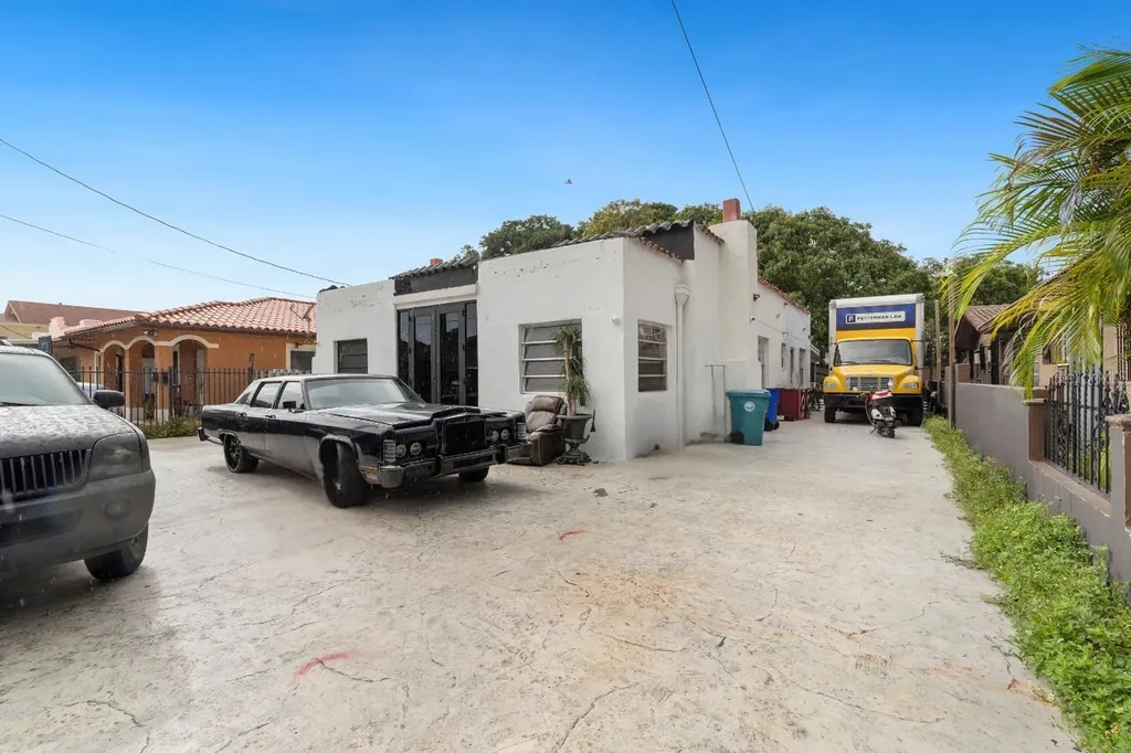 1829 5th Miami FL 33125
