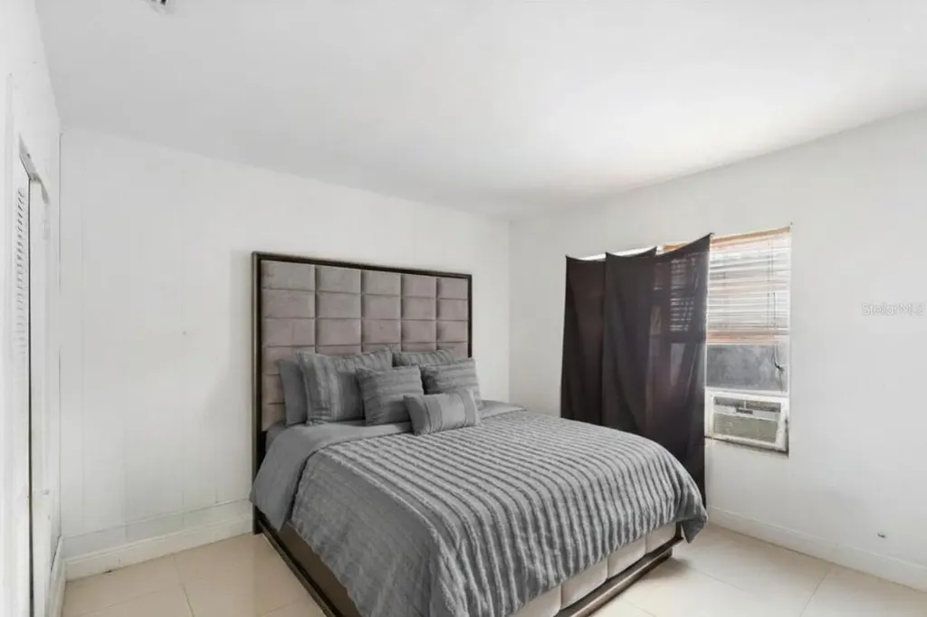 1829 5th Miami FL 33125
