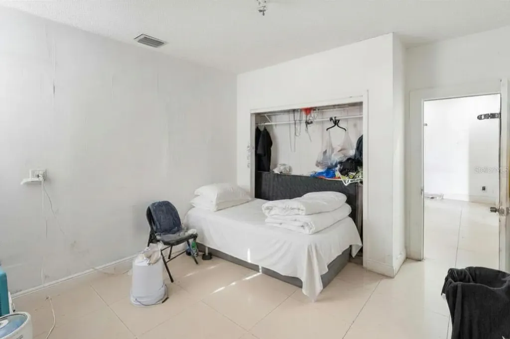 1829 5th Miami FL 33125