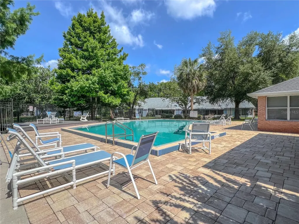 4933 NW 1st Place Gainesville FL 32607