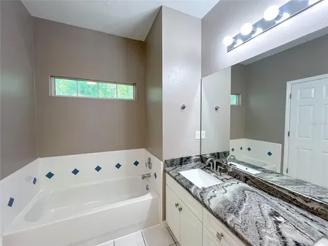 4933 NW 1st Place Gainesville FL 32607