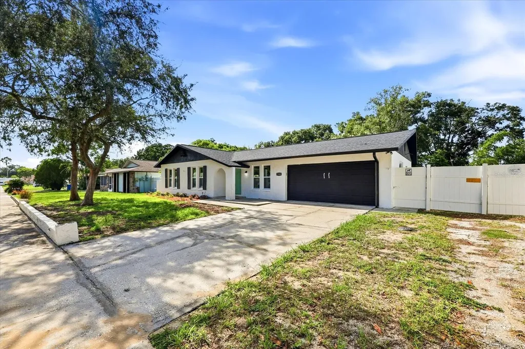 3304 King Richard Court Seffner FL 33584