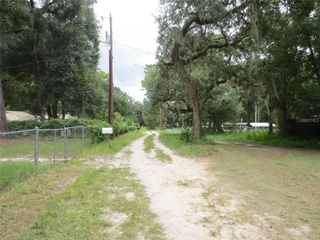 16865 SE 3rd Place Silver Springs FL 34488