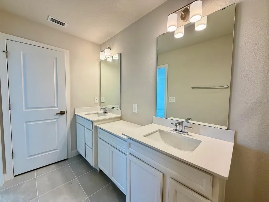 12326 Amber Creek Circle Lakewood Ranch FL 34211