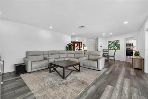 1472 73rd Circle NE St Petersburg FL 33702