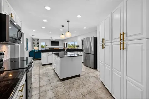 1472 73rd Circle NE St Petersburg FL 33702