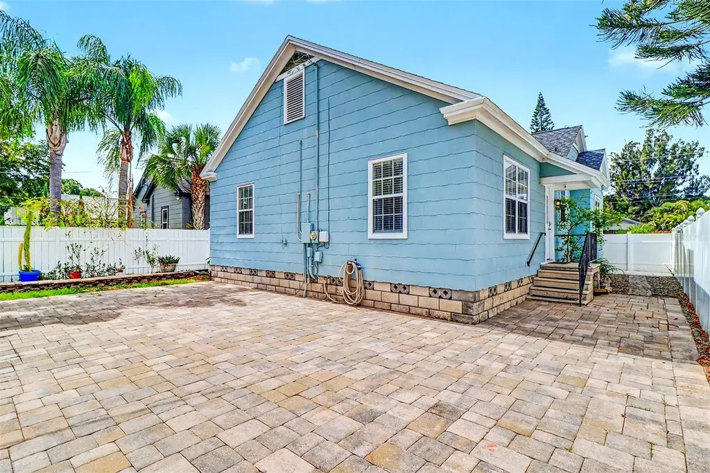 1127 22nd Avenue N St Petersburg FL 33704