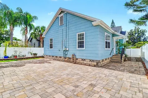 1127 22nd Avenue N St Petersburg FL 33704