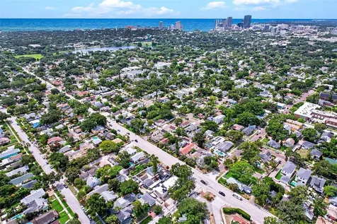 1127 22nd Avenue N St Petersburg FL 33704