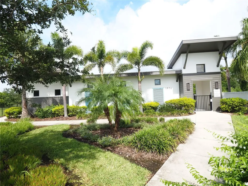 1722 Woodleaf Hammock Court Bradenton FL 34211