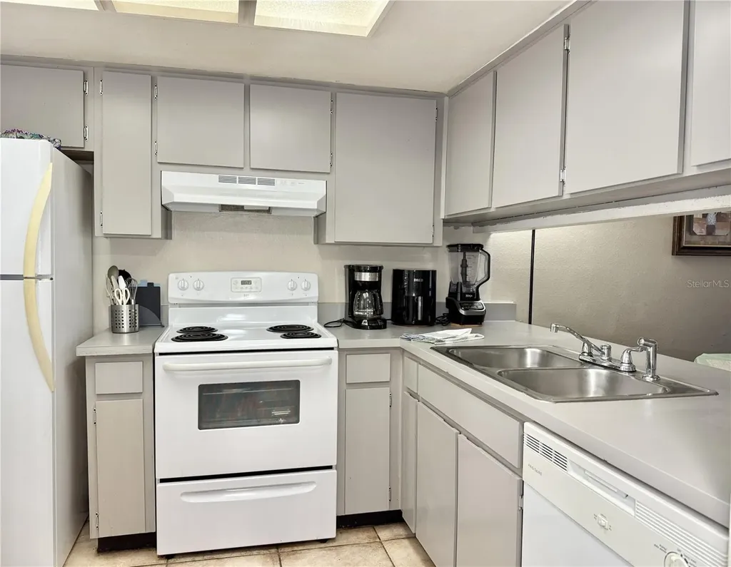 5054 Terrace Club Lane Tampa FL 33617