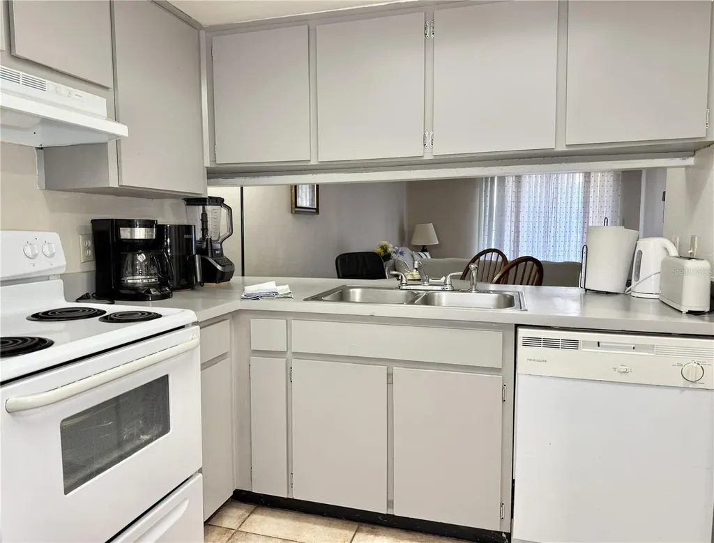 5054 Terrace Club Lane Tampa FL 33617
