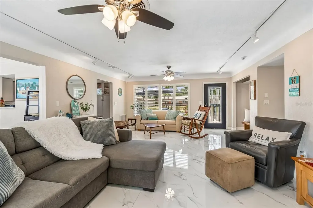 6765 11th Avenue N St Petersburg FL 33710