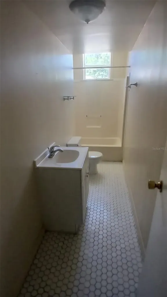542 Division Street Tarpon Springs FL 34689
